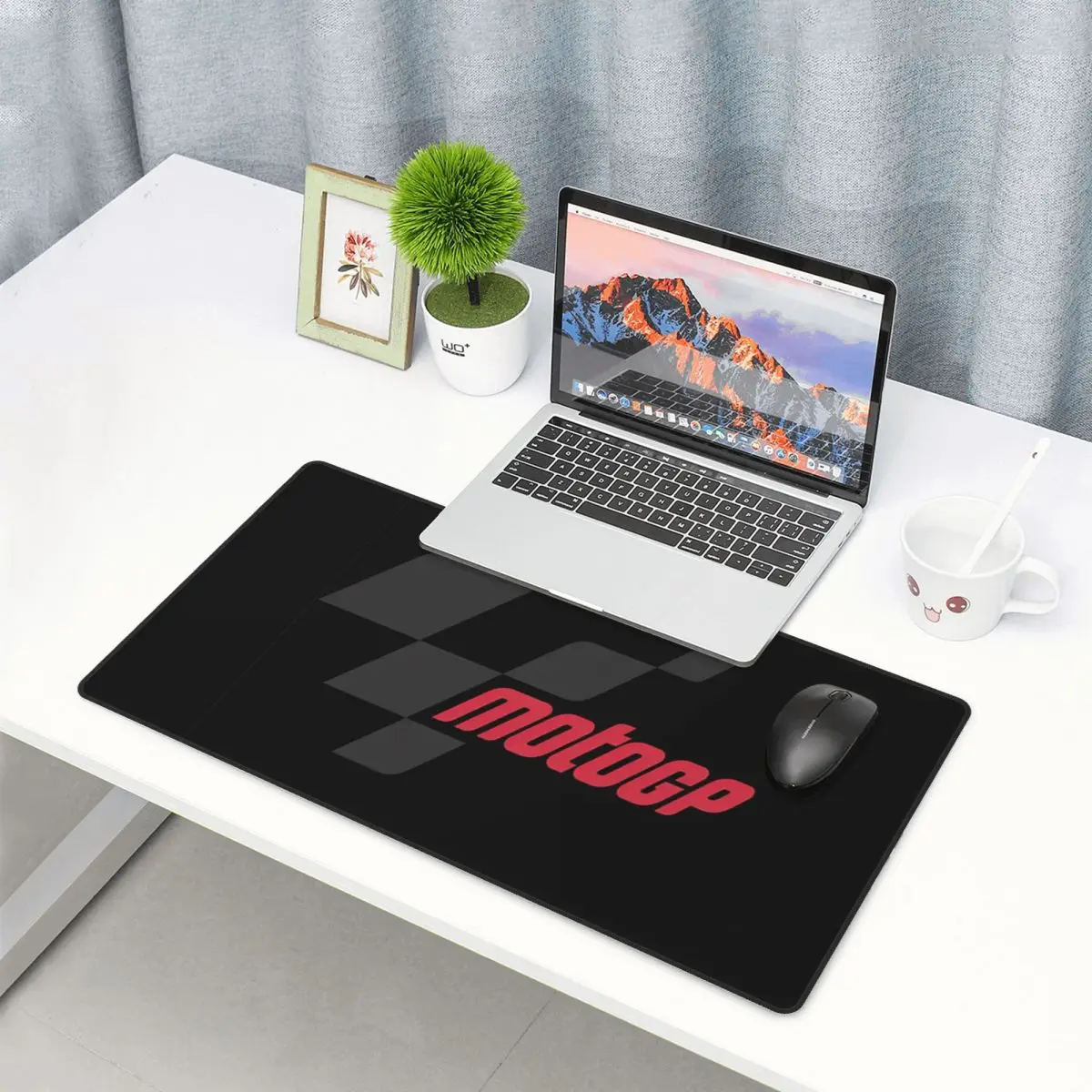 لوحة ماوس كبيرة بشعار موتو جي  - مراجعة Essential Gaming Accessories وسعره